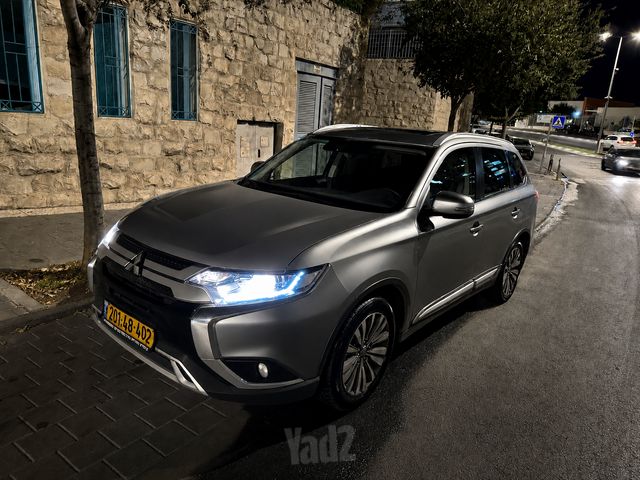 מודעת רכב מיצובישי ASX
