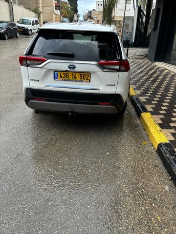 טויוטה RAV4