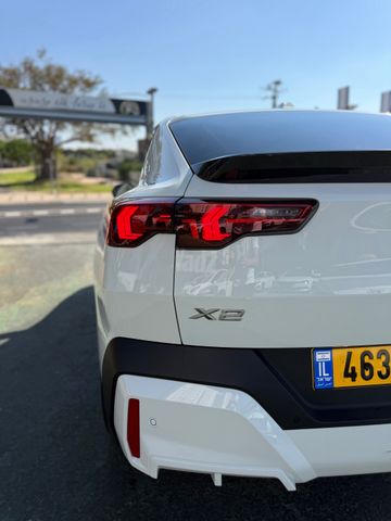 ב מ וו X2