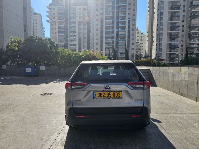טויוטה RAV4