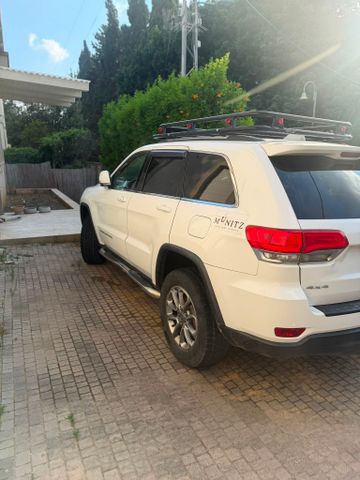 מודעת רכב ג'יפ גרנד צ'ירוקי