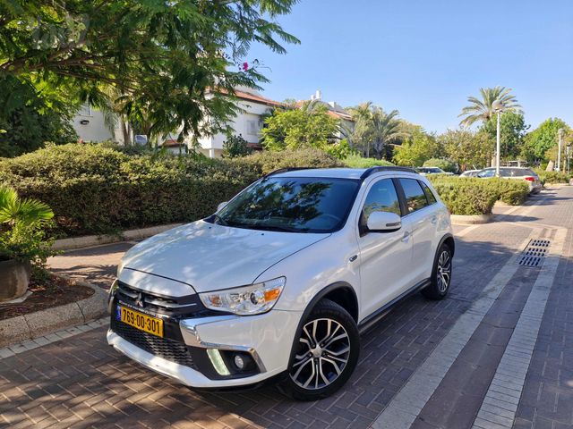 מודעת רכב מיצובישי ASX