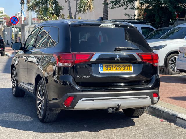 מיצובישי אאוטלנדר
