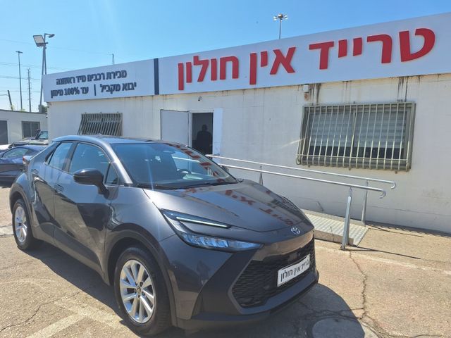 מודעת רכב טויוטה C-HR