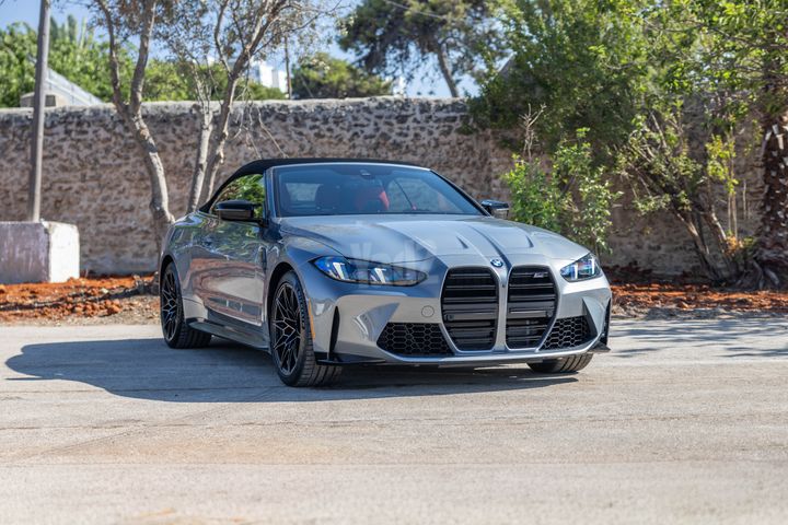 ב מ וו M4
