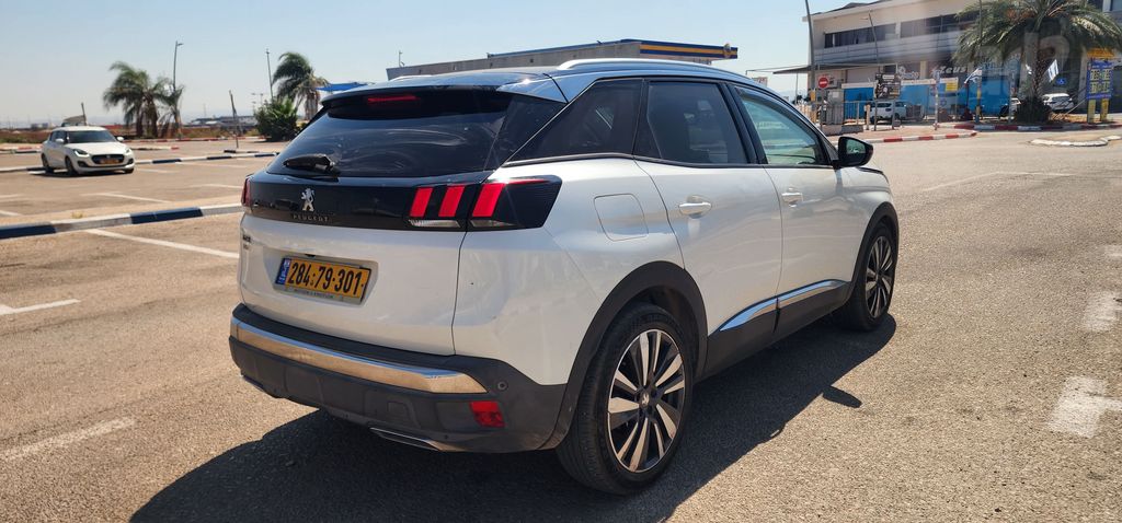 פיג'ו 3008
