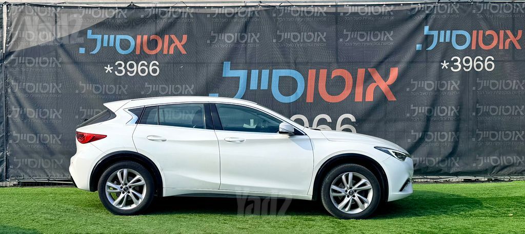אינפיניטי Q30