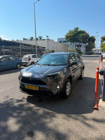 מודעת רכב טויוטה יאריס קרוס