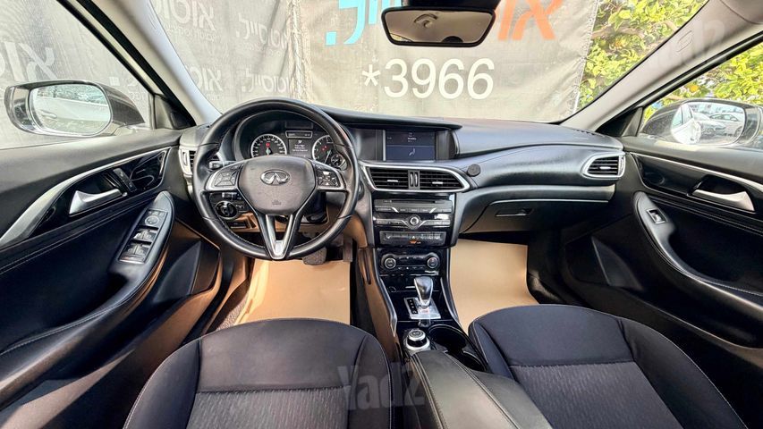 אינפיניטי Q30