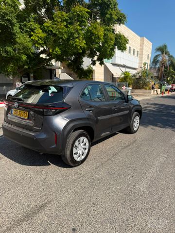 טויוטה יאריס קרוס