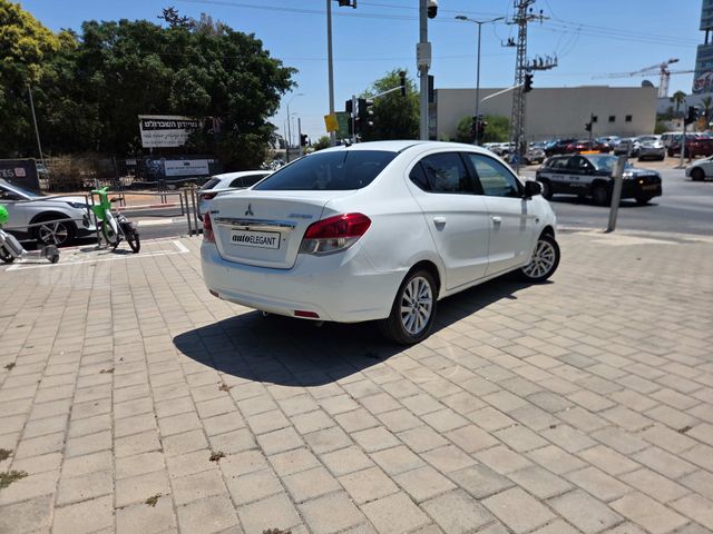 מיצובישי אטראז'