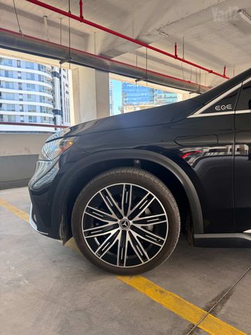 מרצדס-בנץ EQE SUV