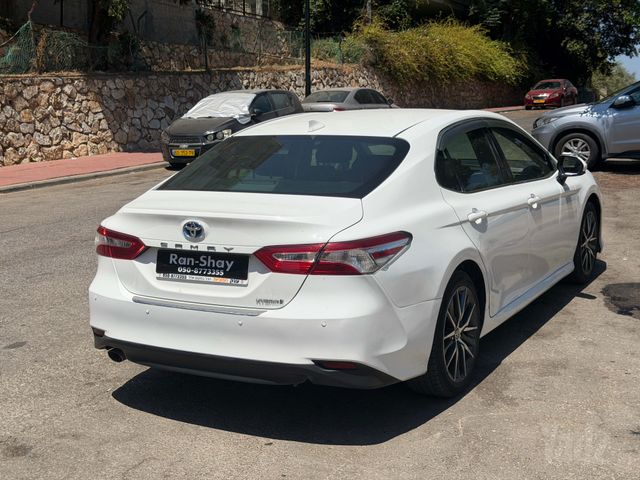 טויוטה קאמרי