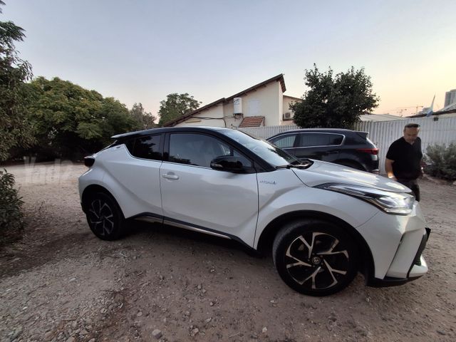 מודעת רכב טויוטה C-HR