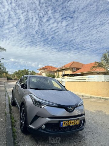 מודעת רכב טויוטה C-HR