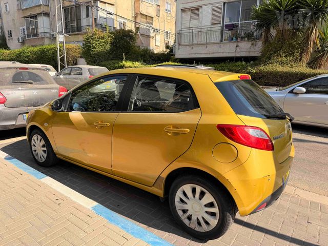 מודעת רכב מאזדה 2