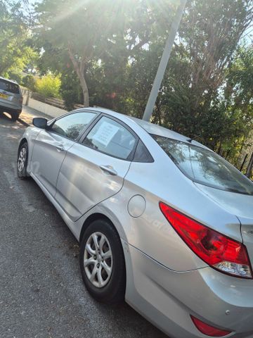 יונדאי אקסנט i25