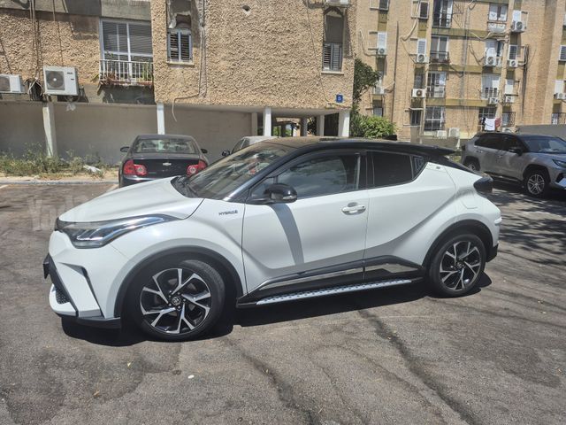 מודעת רכב טויוטה C-HR
