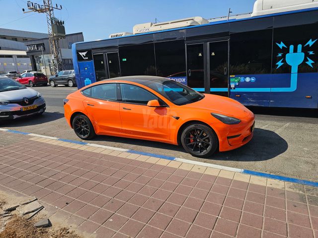 מודעת רכב טסלה מודל 3