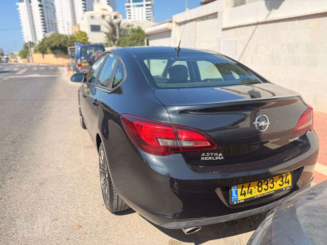 אופל אסטרה