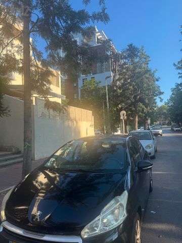 פיג'ו 208