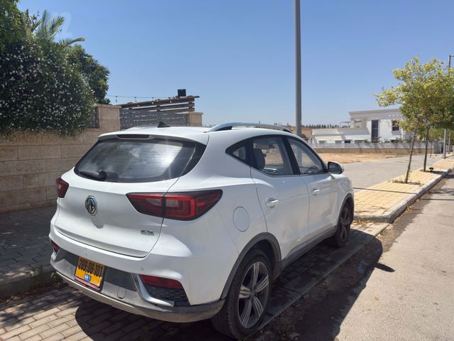 אם ג'י ZS