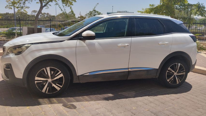 פיג'ו 3008