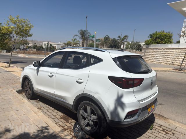 מודעת רכב אם ג'י ZS