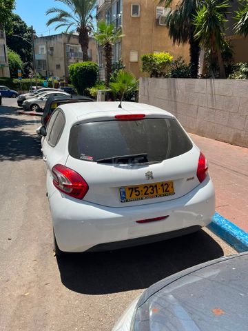 פיג'ו 208
