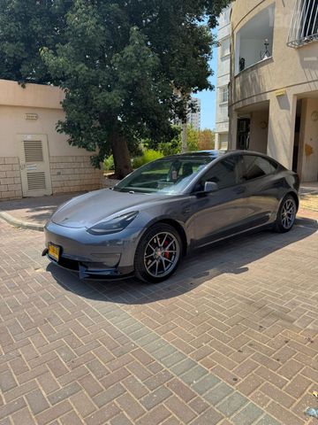מודעת רכב טסלה מודל 3