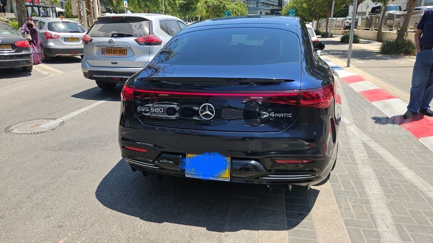 מרצדס-בנץ EQS
