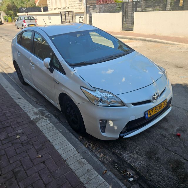 טויוטה פריוס