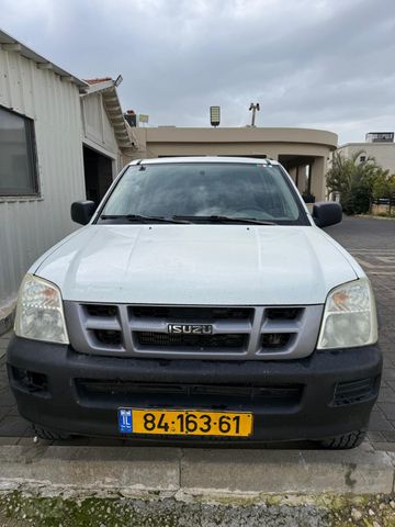מודעת רכב איסוזו די-מקס