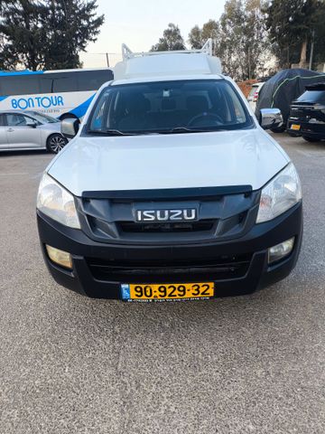 איסוזו די-מקס