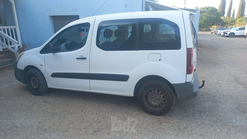 ברלינגו  Comfort ידני קומבי 5 מק 4 דל 1.6 (75 כ״ס)