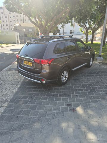 מיצובישי אאוטלנדר