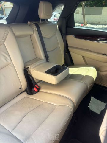 קאדילק XT5