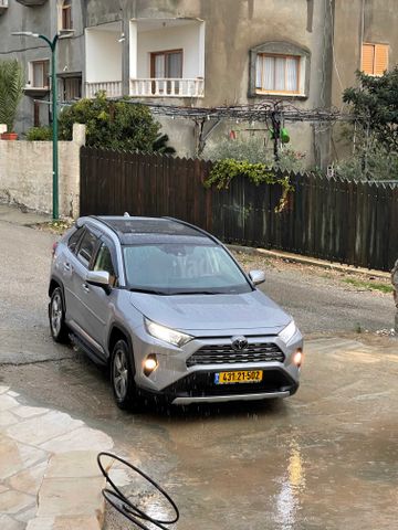 טויוטה RAV4