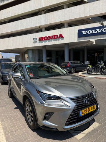 NX Premium FWD 300h היברידי אוט׳ 2.5 (155 כ״ס)