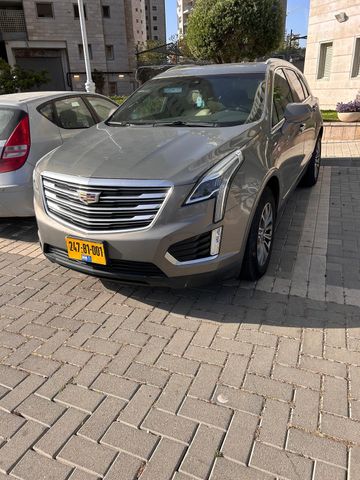 קאדילק XT5