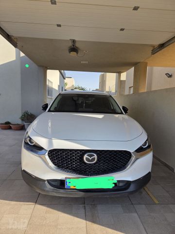 מודעת רכב מאזדה CX-30