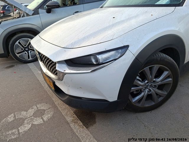 מודעת רכב מאזדה CX-30