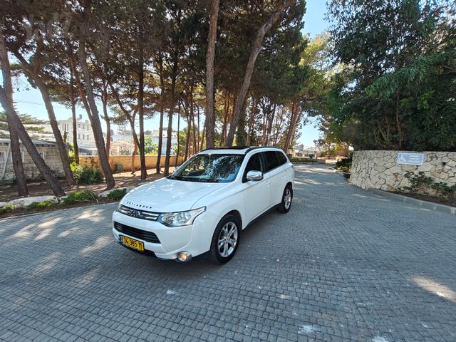 מיצובישי אאוטלנדר