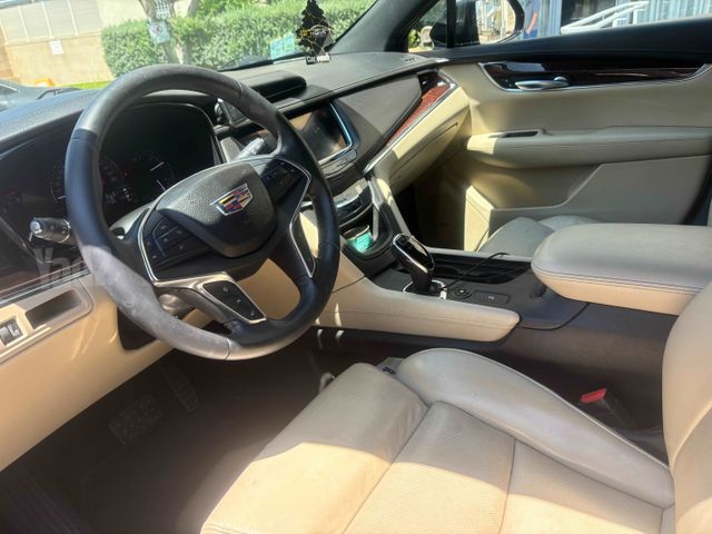 קאדילק XT5