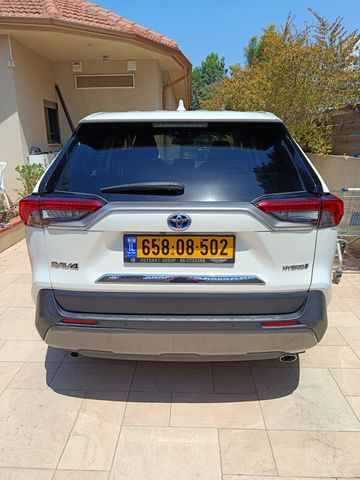 טויוטה RAV4