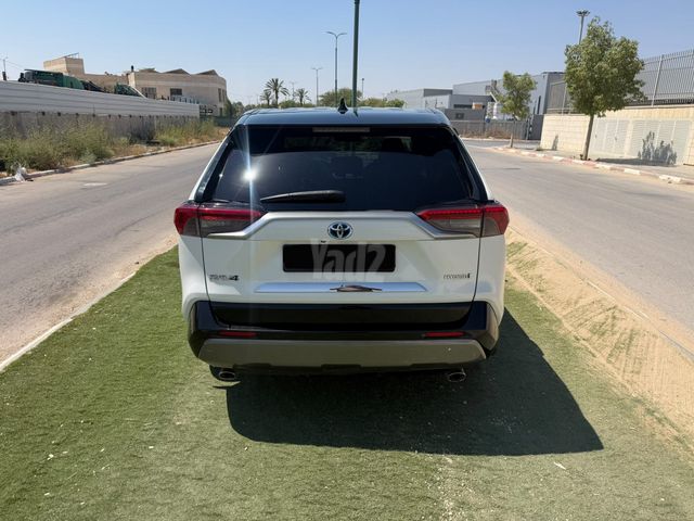 טויוטה RAV4