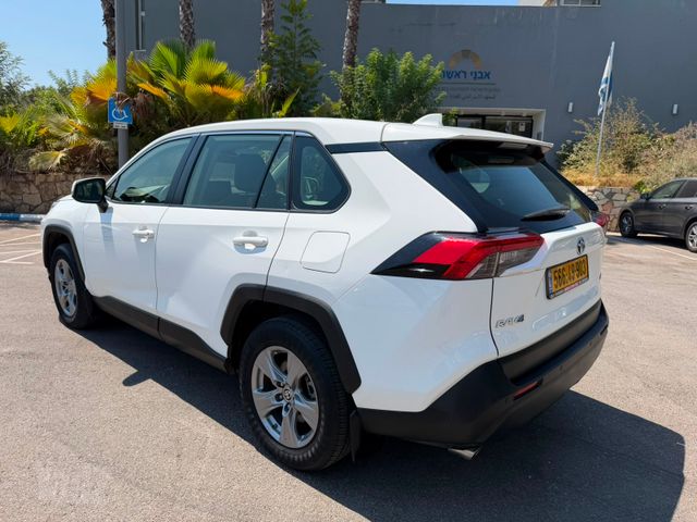 טויוטה RAV4
