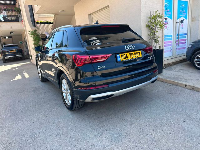 אאודי Q3