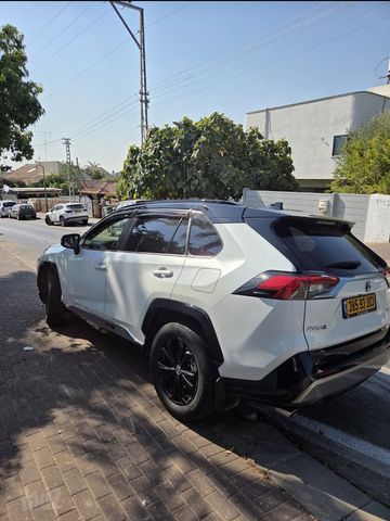 מודעת רכב טויוטה RAV4
