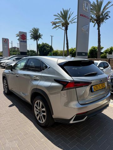 לקסוס NX